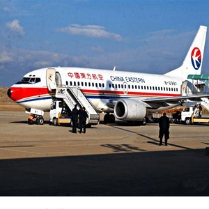 长白山航空空运航空快运业稳步发展的原因是什么？